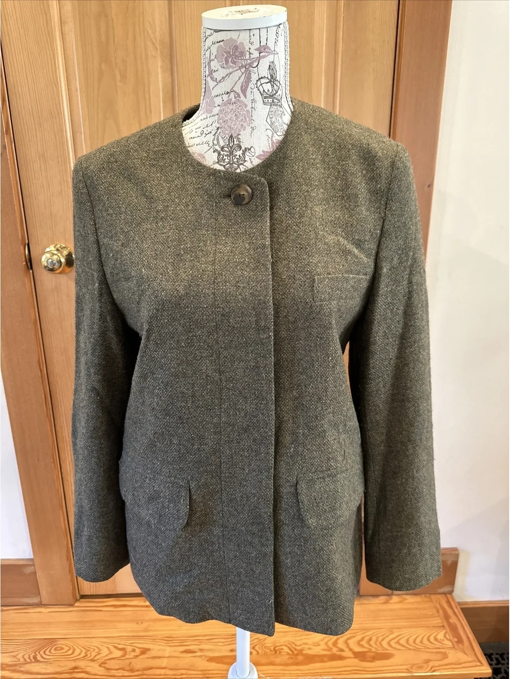 Vintage Henry White Lambs Wool Blazer. made in Ireland. Lined. Very Soft.
